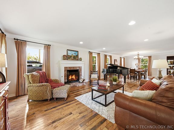5th image of 118 E 25th St