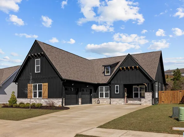 7746 Raleigh Dr, Trussville, AL 35173