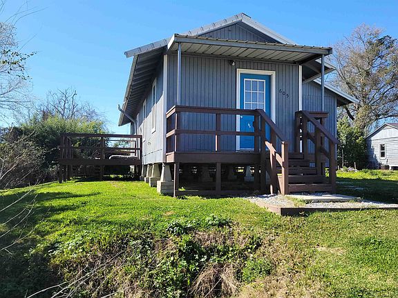 2nd image of 605 Riverside Dr