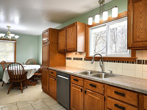 3rd image of 176 Four Mile Rd NW