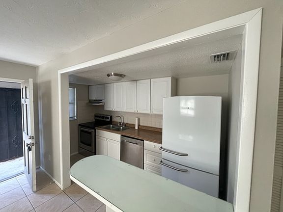 3rd image of 2411 8th St Unit 9