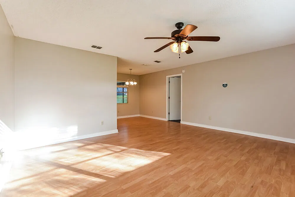 3 bed, 2.0 bath, 1399 sqft, $2,315 — Photo 3