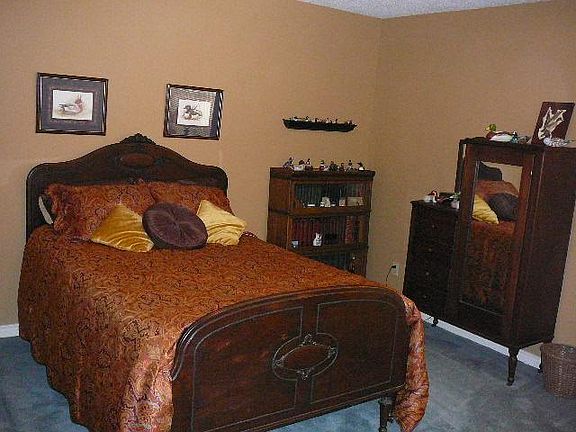 3rd image of 4915 Heritage Cir