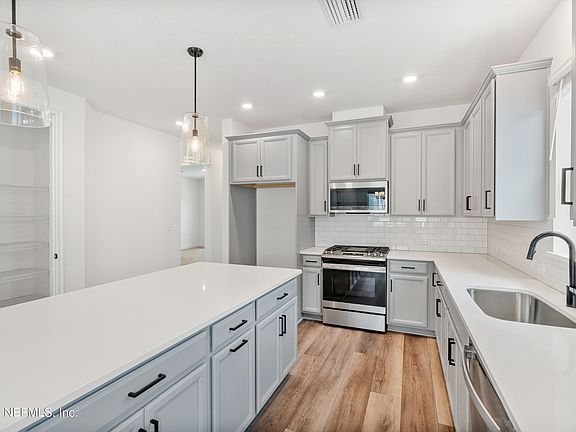 3rd image of 94 CHALET Court