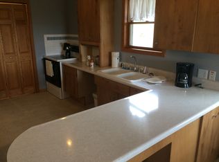 1017 S Clark St, Pella, IA 50219