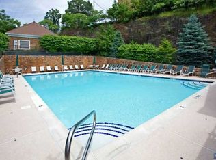 232 Ridge Dr, Pompton Lakes, NJ 07442