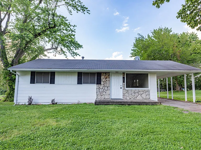 111 Susan Rd — Photo 1