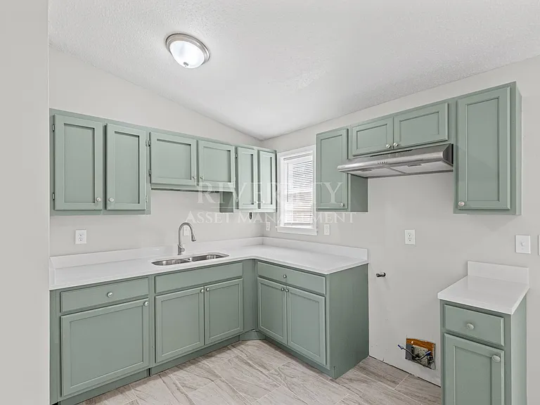 5040 Colewood Ave — Photo 8