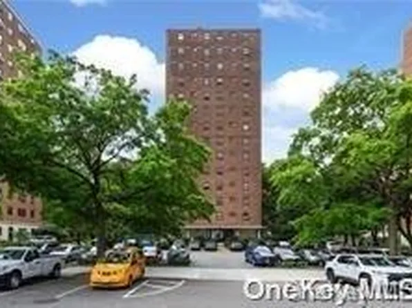 - 33rd Road #-, Astoria, NY 11106