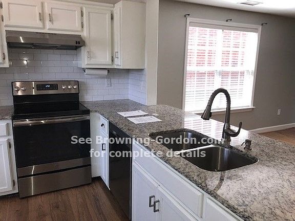 4th image of 318 Roslyn Ct