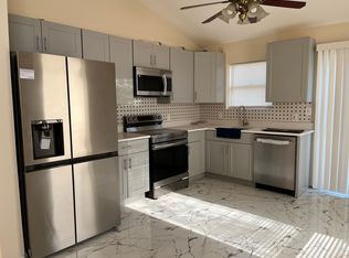 52 Sherwood Dr, Shirley, NY 11967