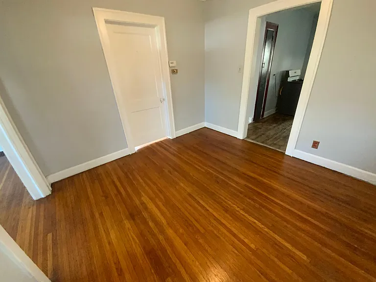210 W Roselawn St — Photo 5