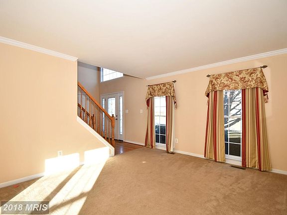 4th image of 108 Aqueduct Ct