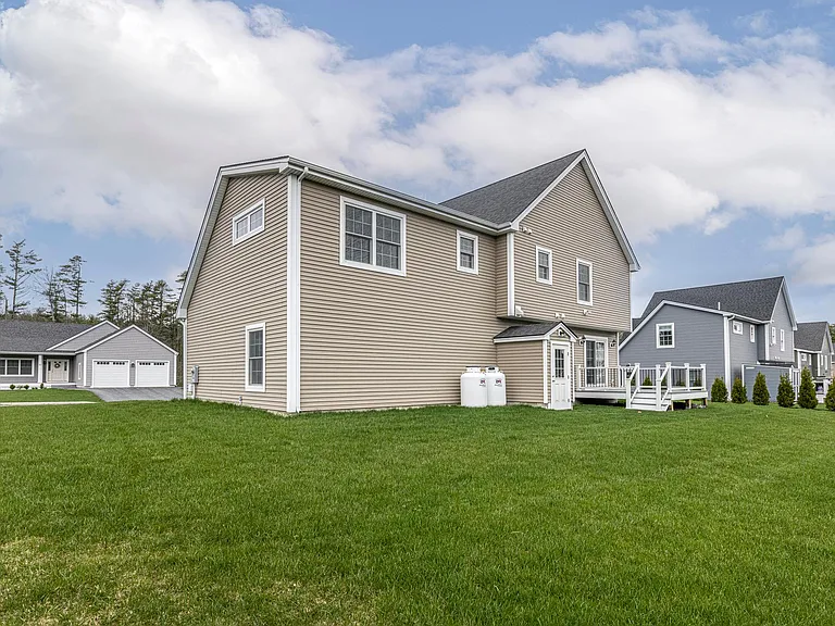 11 Dylan Dr — Photo 4