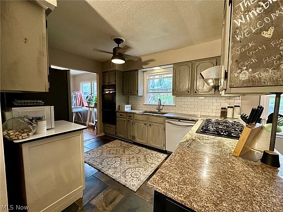 5th image of 367 Hillsdale Cir