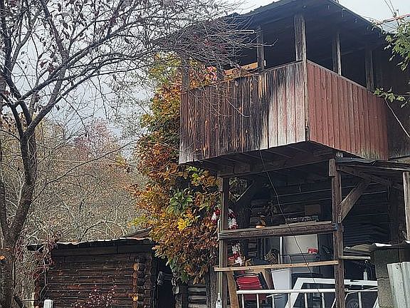 2nd image of 1941 Bluff Mountain Rd