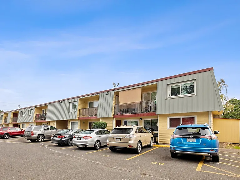 Executive East — Photo 23