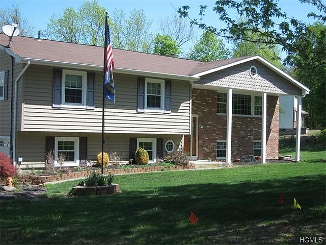 1st image of 7 Roanoke Dr