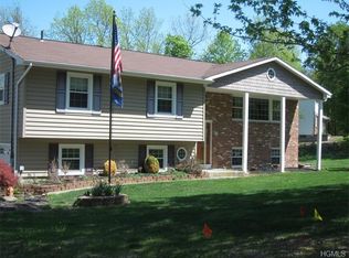 7 Roanoke Dr, Monroe, NY 10950