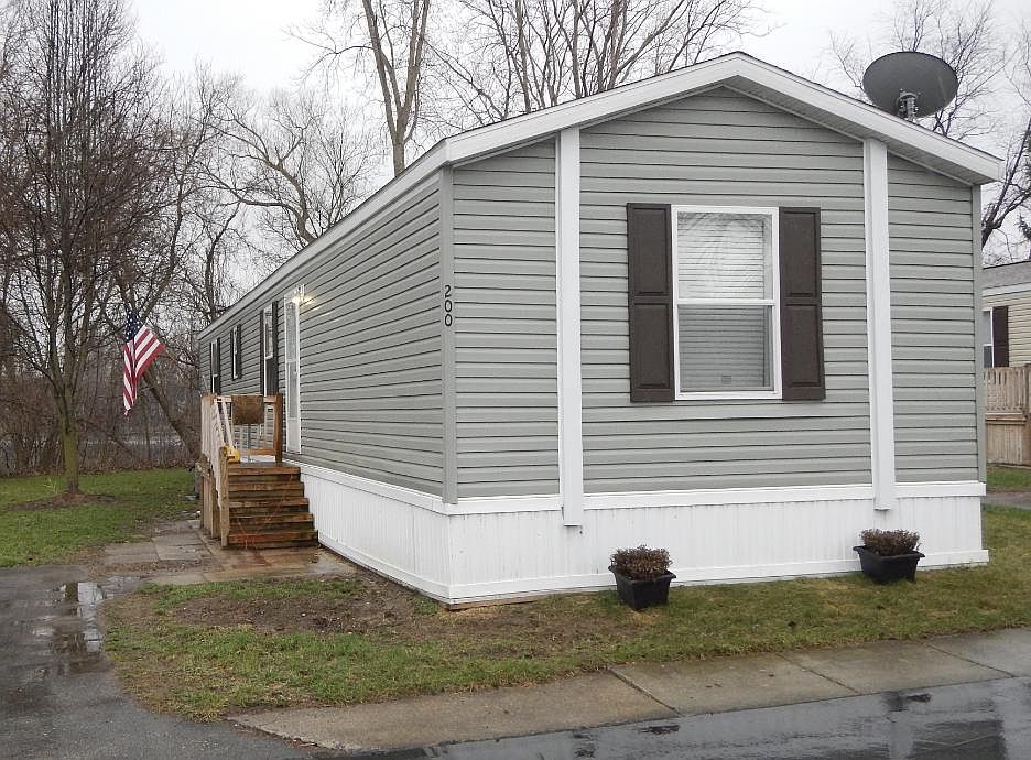 1st image of 200 Lakeshore Cir