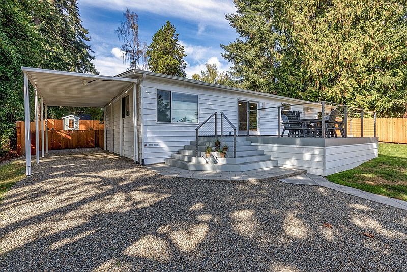 3rd image of 16733 98th Avenue SW