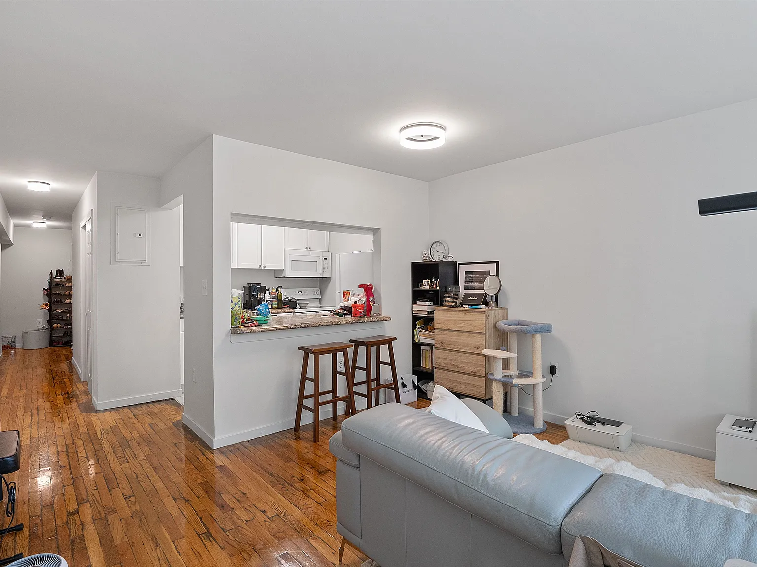 1 bed, 1.0 bath, 569 sqft, $2,200 — Photo 3