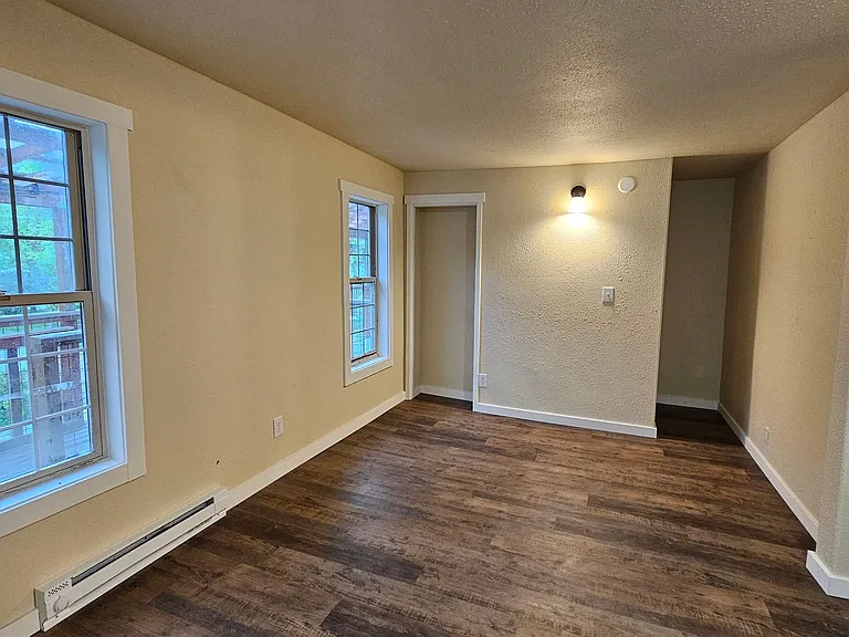400 Railroad Ave — Photo 23