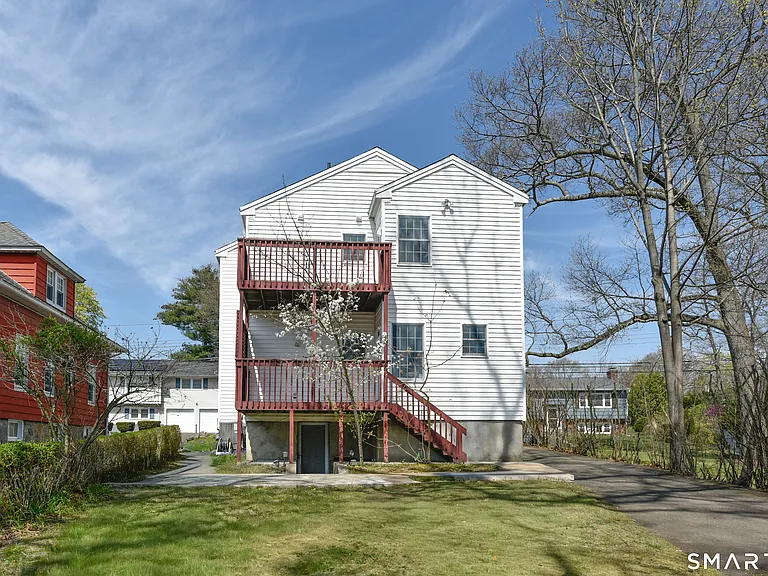 5 Moody Ave — Photo 37