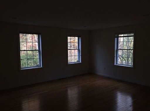 4th image of 261 Harwood Ave #261