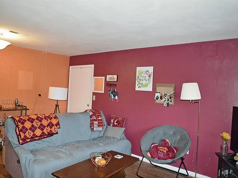 812 Cascade Ct — Photo 2