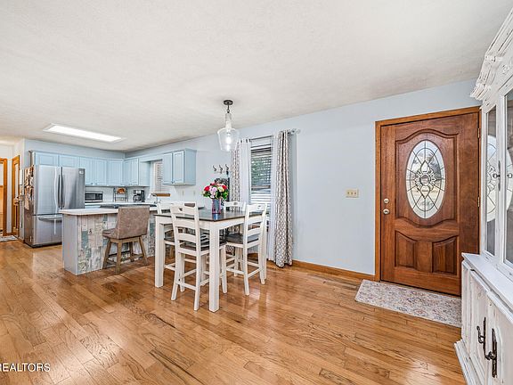 5th image of 103 Pine Dr