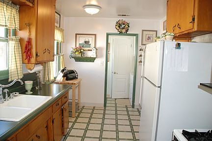 5th image of 5017 N Stephora Ave