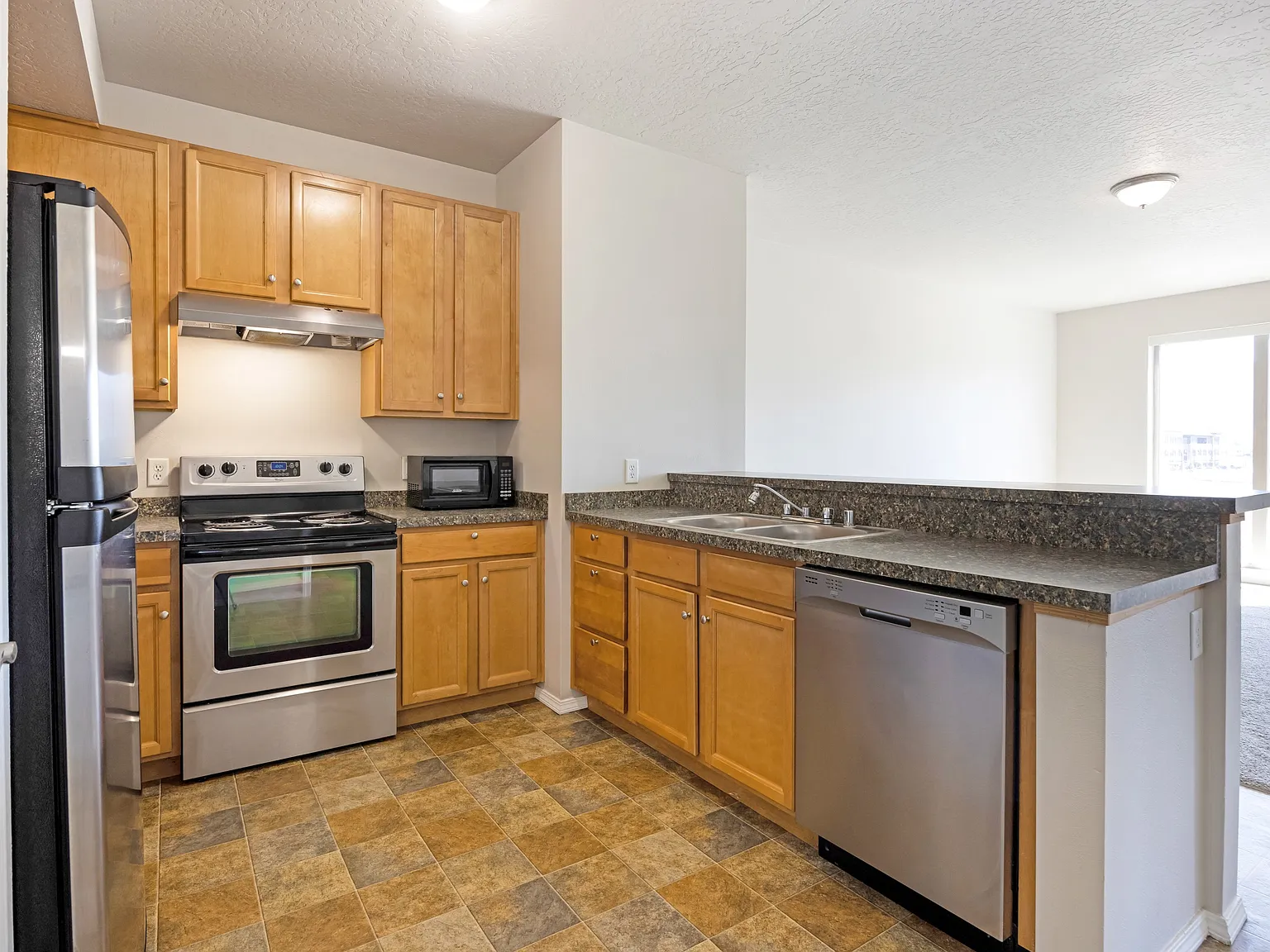 Ashlyn Place Apartments — Photo 2