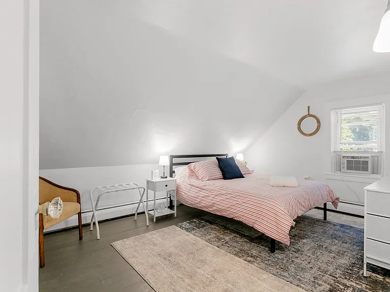 Catherine St — Photo 19