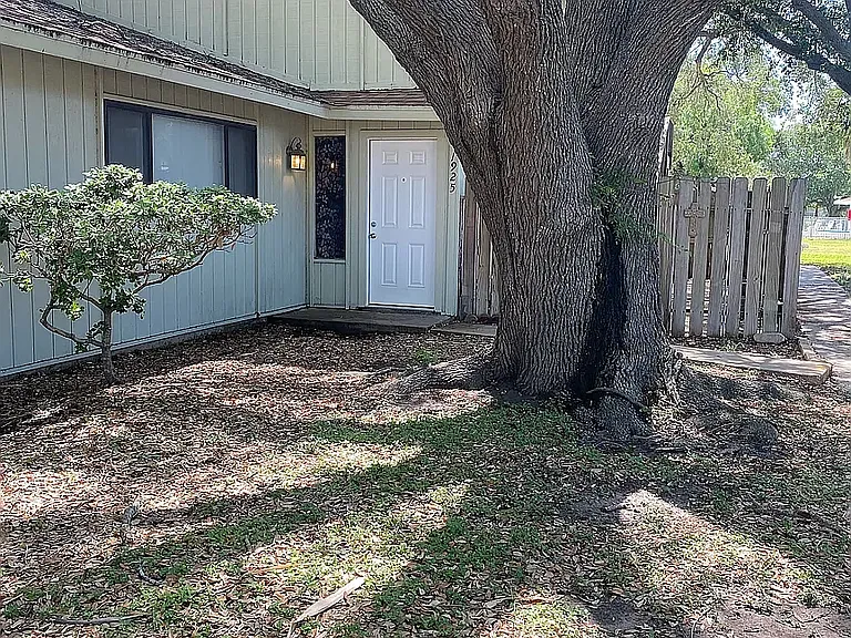 1925 Hidden Way — Photo 1