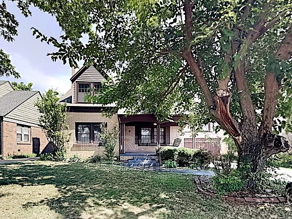 2nd image of 2121 NW 25th St