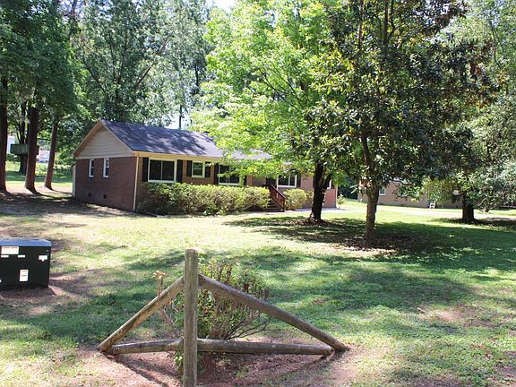 4th image of 109 Hillcrest Ln