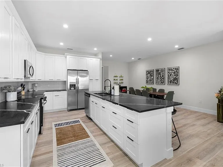 3032 Woodside Ave — Photo 10