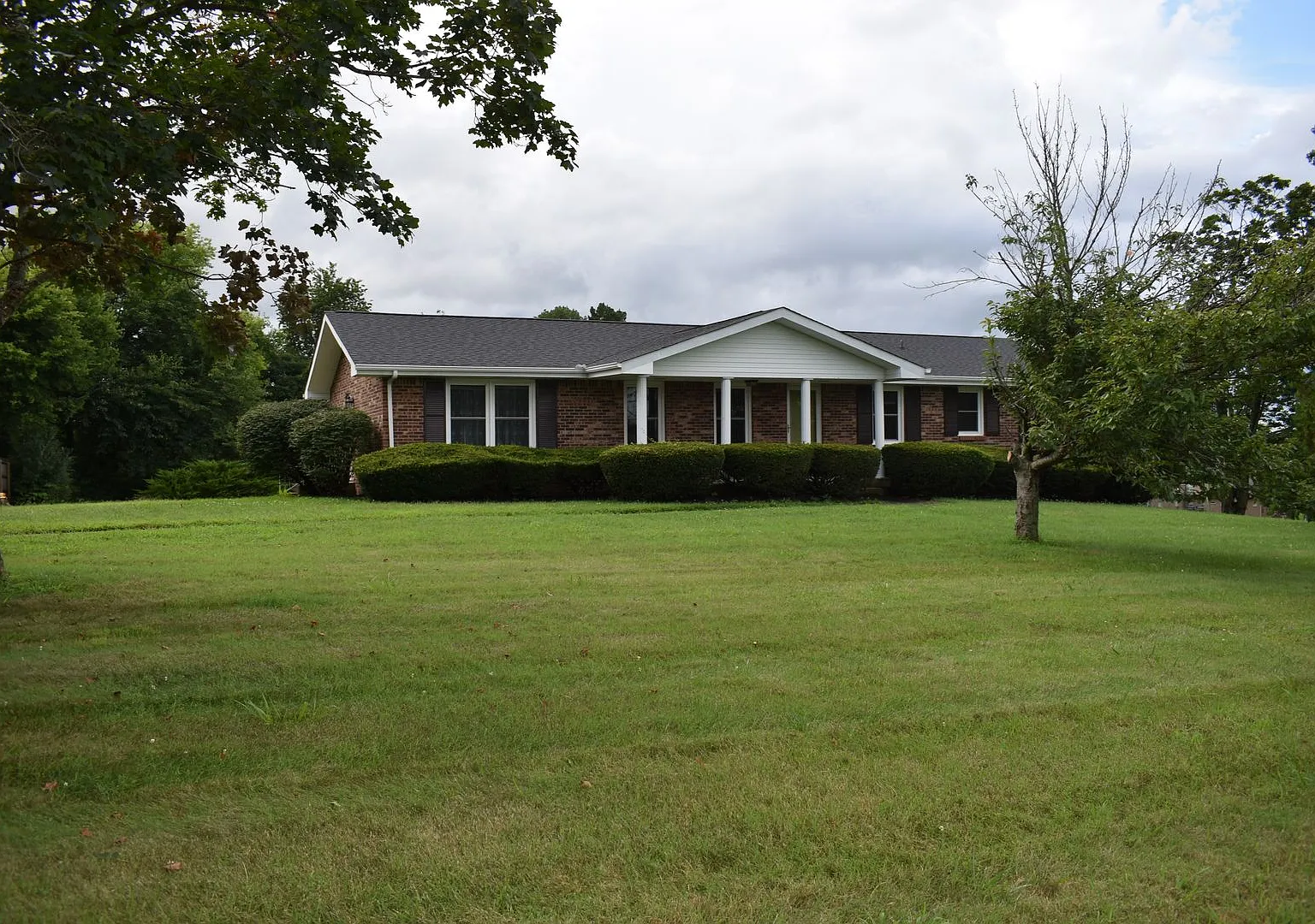 Situated in the heart of Sango, massive lot, and includes a fully finished & recently remodeled b... — Photo 1