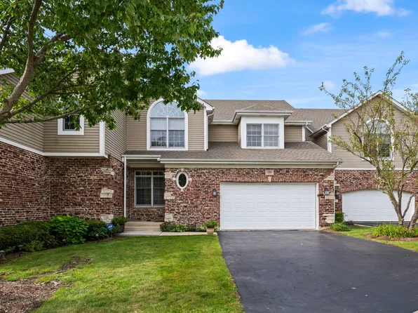 1296 S Falcon Dr, Palatine, IL 60067