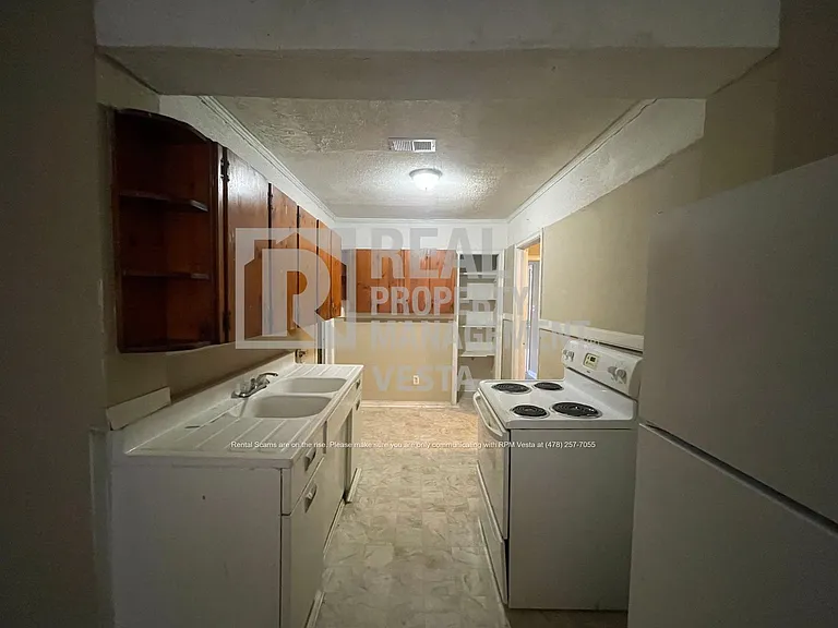 3346 Shaw Dr — Photo 9