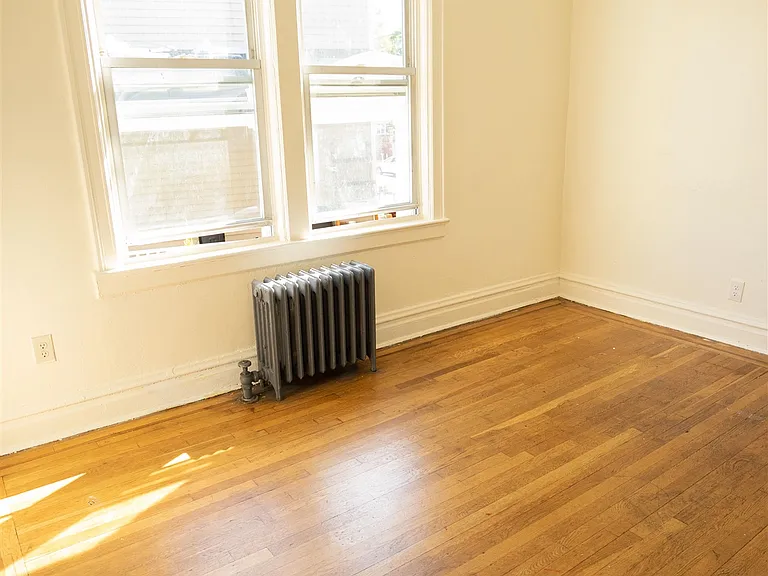 573 Avenue E — Photo 6
