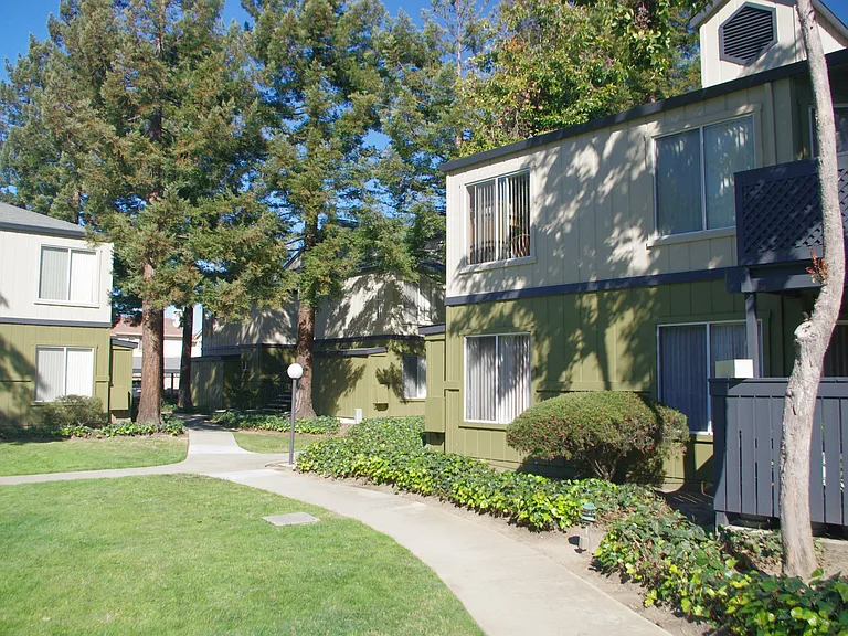 Regency Square Apartments — Photo 31