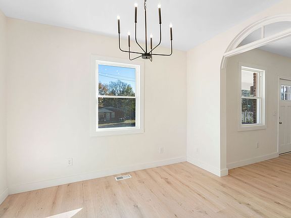 4th image of 3907 Katherine St