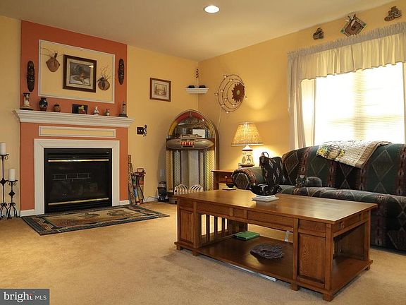4th image of 5 Farmingdale Ln