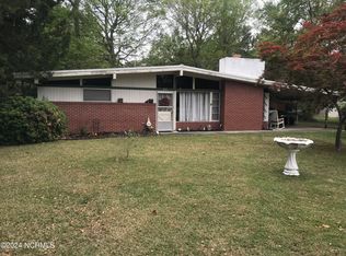 213 E Ridge St, Rose Hill, NC 28458