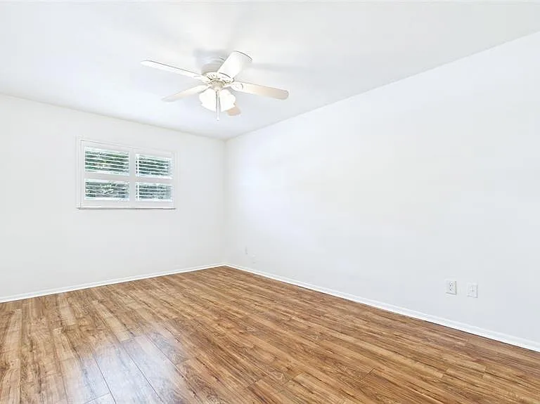325 Sky Loch Dr W — Photo 16