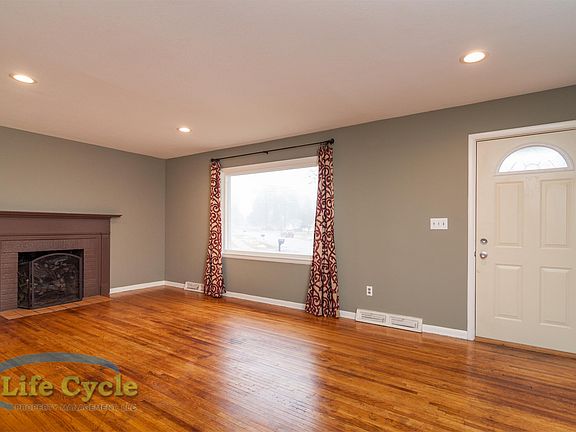 3rd image of 4427 Marshall Ave SE