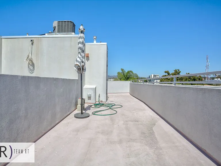 1737 Colby Ave #201 — Photo 28