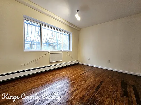 Bedroom, photo 1